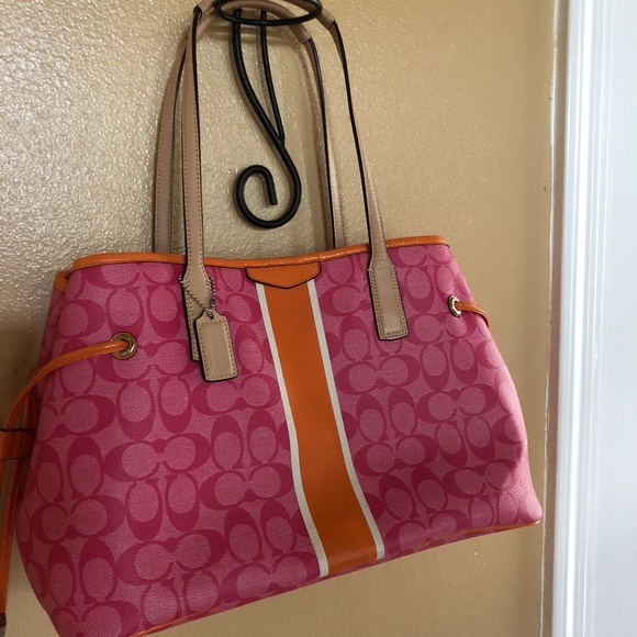 Coach - Picture 2 of 4